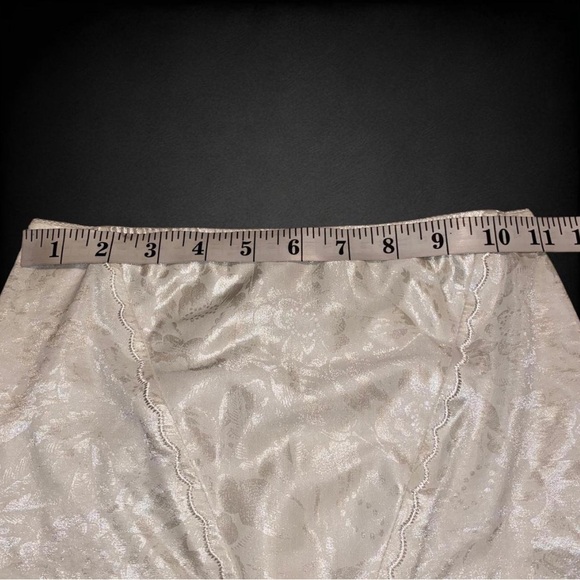 Vintage White Lace Intimate Shorts - Picture 4 of 7